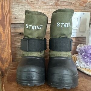 Stonz Trek Toddler Ultra-Lightweight Insulated Winter Boot